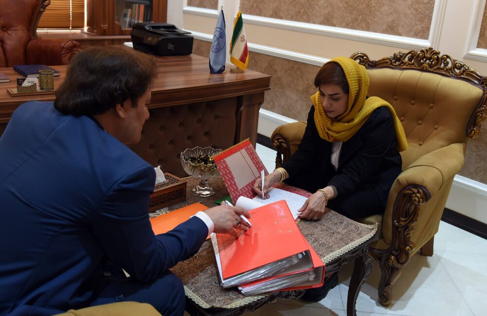 اگر شما مالک ملکی هستید یا مستأجر هستید که حق قانونی شما ضایع شده است، مطالبه اجور معوقه و اجرتالمثل یکی از مهمترین حقوق قانونی شماست. با دانستن قوانین مرتبط با اجاره، روشهای مطالبه اجور معوقه و اجرتالمثل و ضمانت اجرای قانونی، میتوانید از تضییع حقوق خود جلوگیری کنید. مطالبه اجور معوقه اجرت المثل ملک دعوی اجاره حقوق مالک و مستأجر تخلیه ملک وصول اجاره معوقه قوانین اجاره ایران