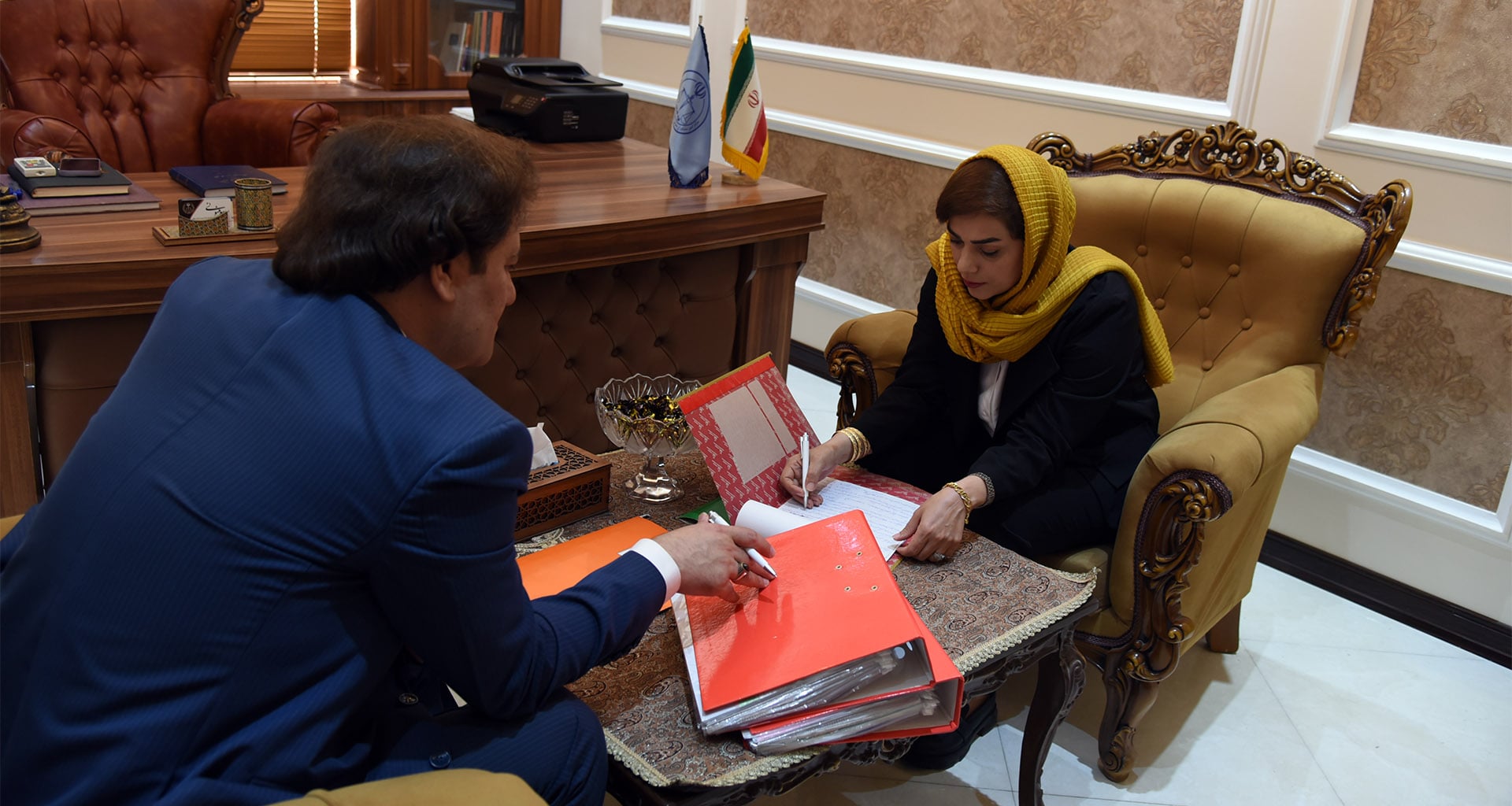 اگر شما مالک ملکی هستید یا مستأجر هستید که حق قانونی شما ضایع شده است، مطالبه اجور معوقه و اجرت‌المثل یکی از مهم‌ترین حقوق قانونی شماست. با دانستن قوانین مرتبط با اجاره، روش‌های مطالبه اجور معوقه و اجرت‌المثل و ضمانت اجرای قانونی، می‌توانید از تضییع حقوق خود جلوگیری کنید. مطالبه اجور معوقه اجرت المثل ملک دعوی اجاره حقوق مالک و مستأجر تخلیه ملک وصول اجاره معوقه قوانین اجاره ایران