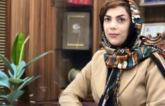 امروزه بسیاری از زوجین پس از تصمیم قطعی برای جدایی، به دنبال کوتاه‌ترین و کم‌هزینه‌ترین روش هستند. یکی از پرجستجوترین پرسش‌ها این است که آیا امکان طلاق توافقی در یک هفته بدون جلسه مشاوره وجود دارد یا خیر؟ در کاشان نیز مانند سایر شهرها، روند قانونی طلاق توافقی وابسته به مقررات «قانون حمایت خانواده» و رویه دادگاه‌هاست. در این مقاله، شرایط قانونی، مدارک لازم، نقش وکیل و روش‌های واقعی برای تسریع این روند را بررسی می‌کنیم.