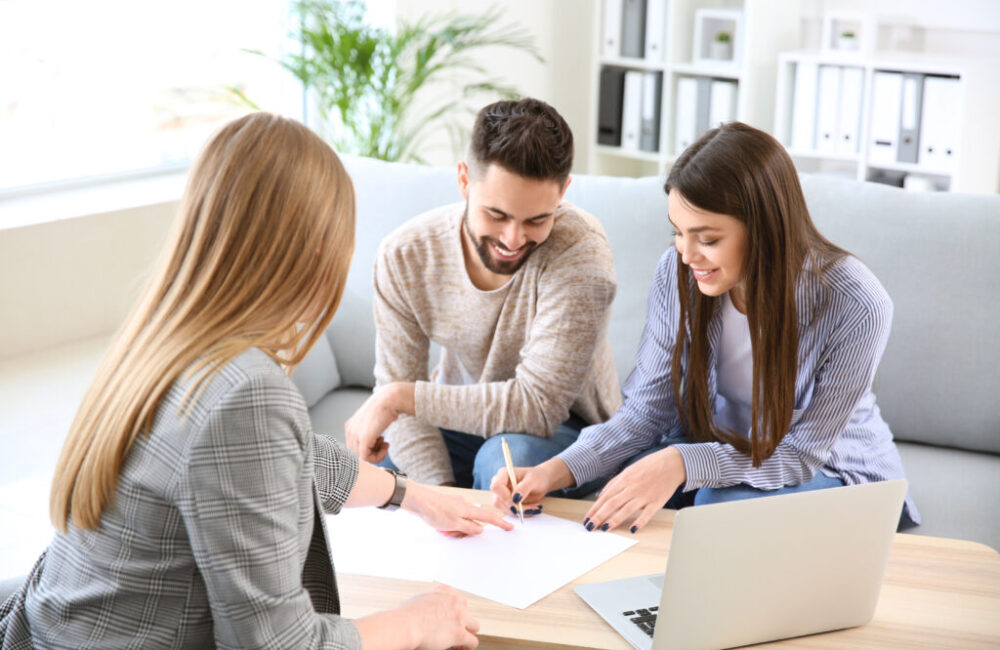 افراز ملک مشاع در کاشان، وکیل افراز کاشان، فروش ملک مشاع، تقسیم ملک ارثی، مشاع چیست، ماده 4 قانون افراز، مشاوره رایگان وکیل کاشان، جداسازی سهم شریک، وکالت دعاوی ملکی کاشان