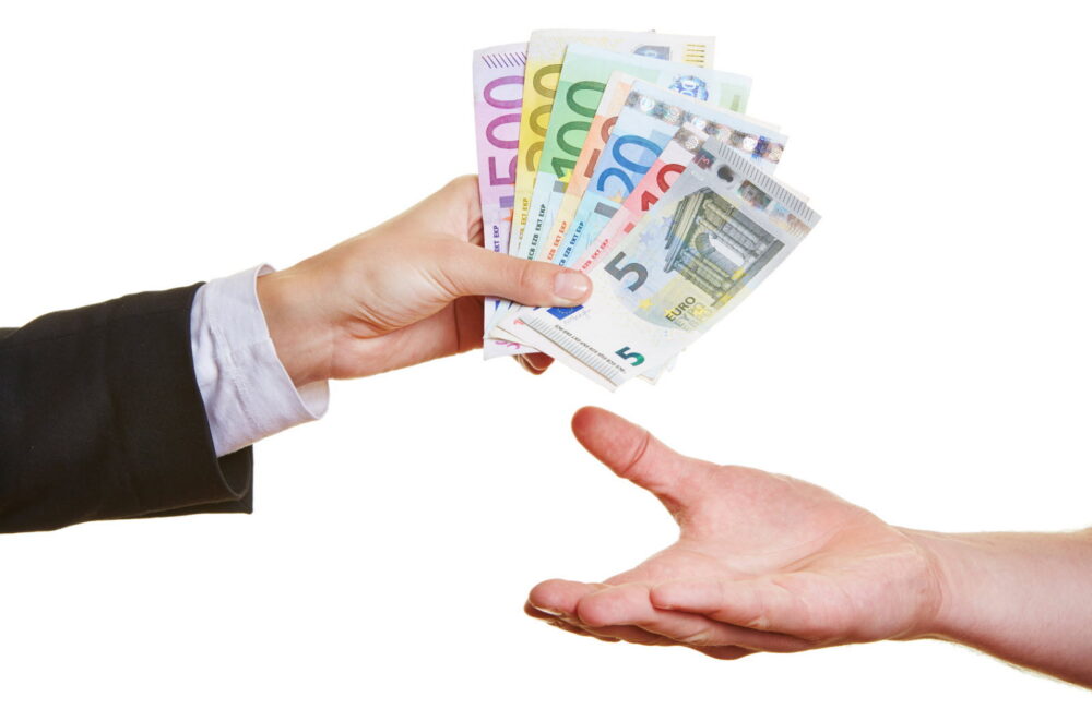 مطالبه وجه بدون رسید | دادخواست حقوقی کاشان | وکیل متخصص در کاشان | اثبات بدهی بدون سند | مطالبه پول نقد | قرارداد شفاهی